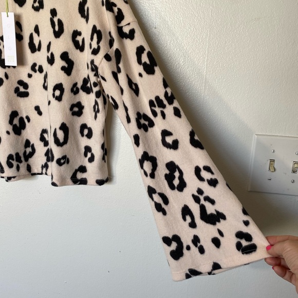 🔥NWT $39 Good Luck Gem long sleeve pink cheetah print top SOFT womens Small - Picture 4 of 7